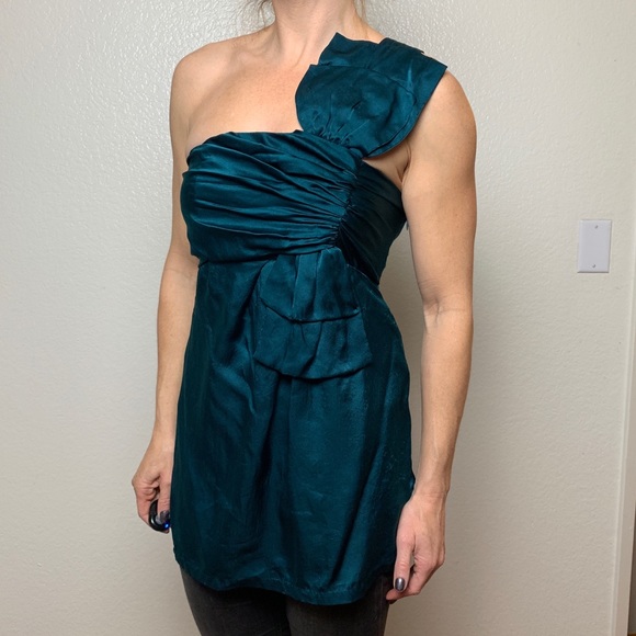 Silk charmeuse asymmetrical bow shoulder top - Picture 5 of 7